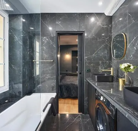 2-bedroom Close To Croisette * Κάννες
